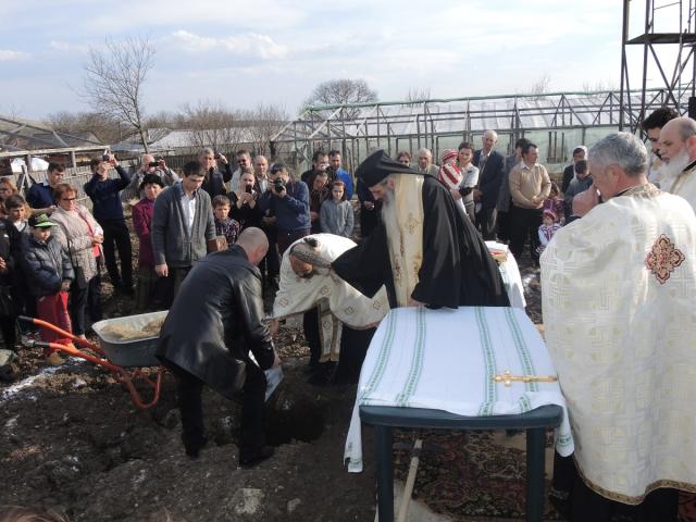 Sfințire de loc de biserică, în a doua zi de Paști
