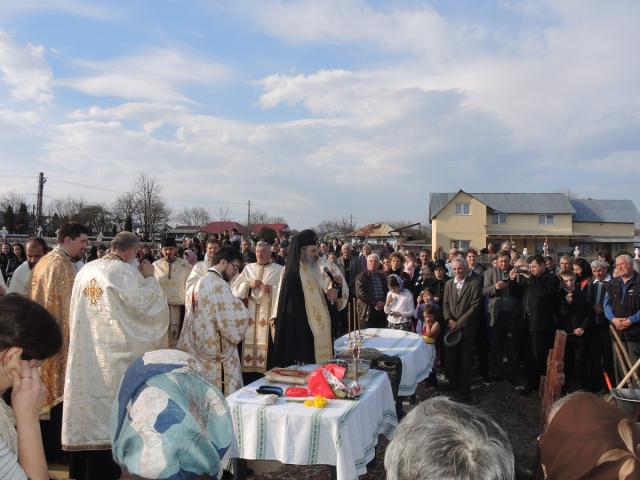 Sfințire de loc de biserică, în a doua zi de Paști