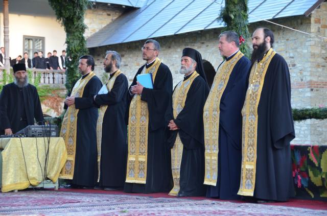 Slujba Privegherii la hramul Mănăstirii Neamţ
