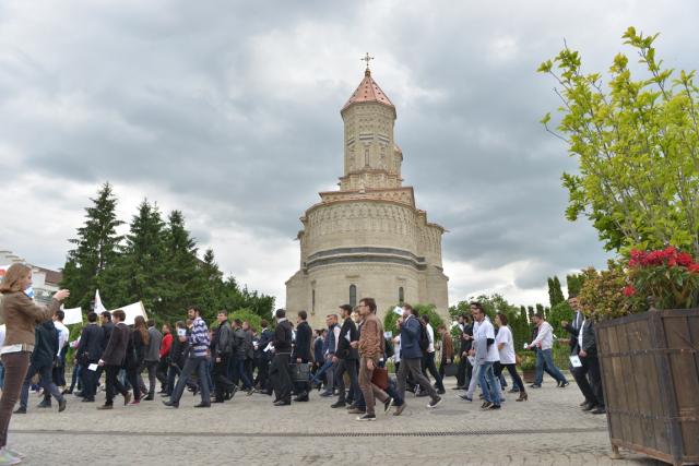 Trei urări de la Înaltpreasfințitul Teofan pentru tinerii absolvenți de facultate