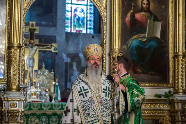 (Video) Înaltpreasfințitul Părinte Mitropolit Teofan - Cuvânt la Pogorârea Duhului Sfânt - Catedrala mitropolitana Iași, 2015