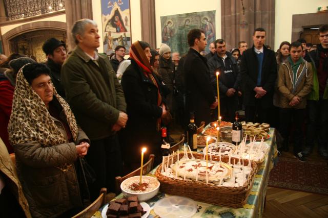 Biserica ortodoxă a românilor din Strasbourg: Liturghie în familie