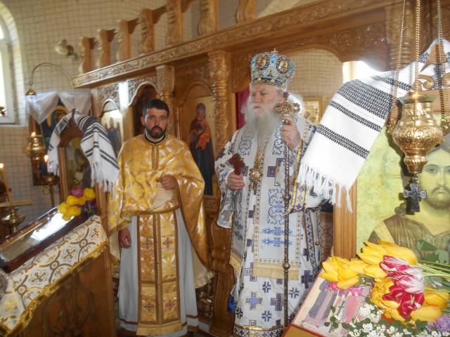 Liturghie arhierească în Parohia Chişcăreni, Protopopiatul Săveni