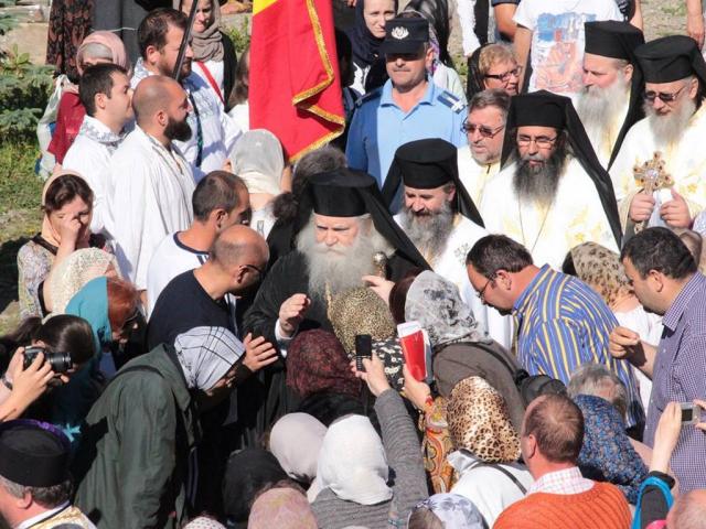 Mărturisire de credinţă la mormântul părintelui Justin Pârvu