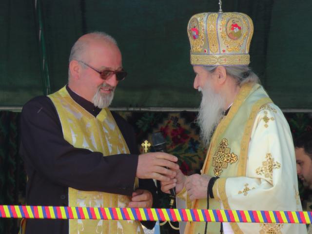 Slujbă de resfințire cu doi arhierei, la parohia Fântâna Mare