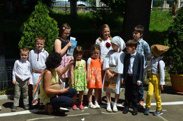 Prezenţă covârşitoare la întâlnirea cu cărţile copilăriei (GALERIE FOTO)