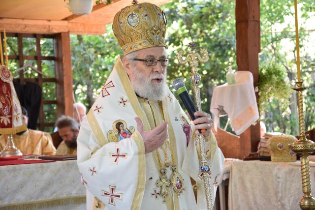 Slujbă arhierească și rugăciuni pentru ploaie, la Mănăstirea Bucium