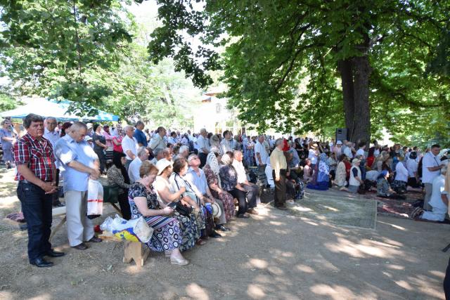 Slujbă arhierească și rugăciuni pentru ploaie, la Mănăstirea Bucium