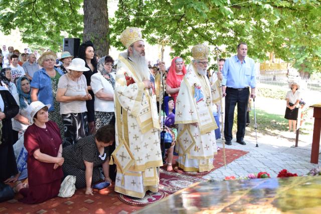 Slujbă arhierească și rugăciuni pentru ploaie, la Mănăstirea Bucium