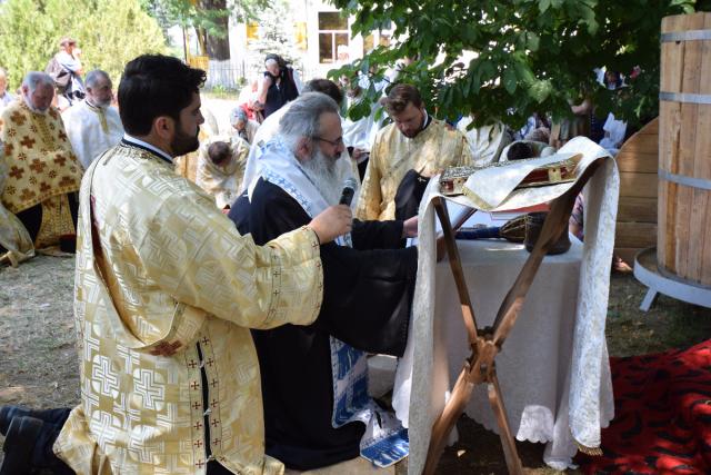 Slujbă arhierească și rugăciuni pentru ploaie, la Mănăstirea Bucium