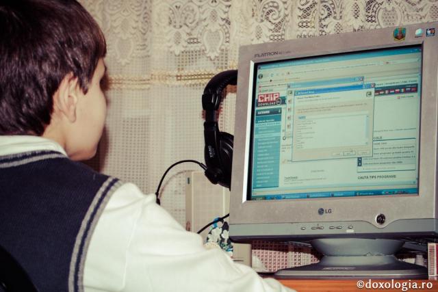 Internetul este o amăgire pentru cei mici