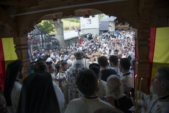 Mărturisire de credinţă la mormântul părintelui Justin Pârvu