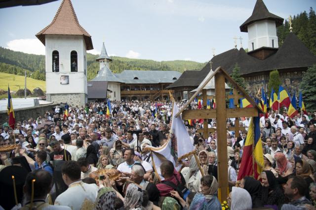 Mărturisire de credinţă la mormântul părintelui Justin Pârvu