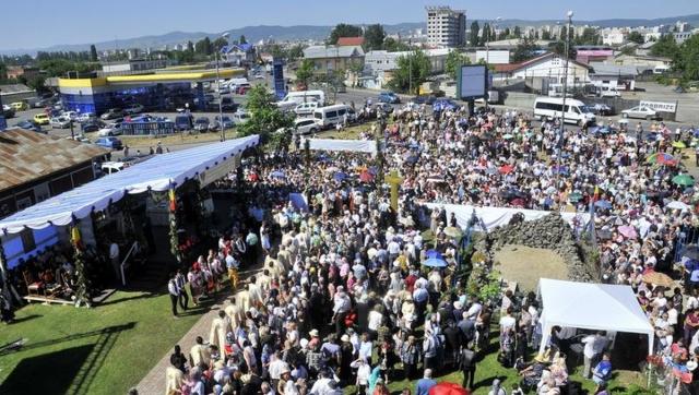 Poartă către cer în oraşul Bacău