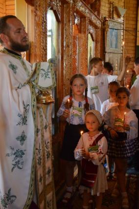 Cu privirea spre cer în tabăra „Voioşeii din Şendreni“
