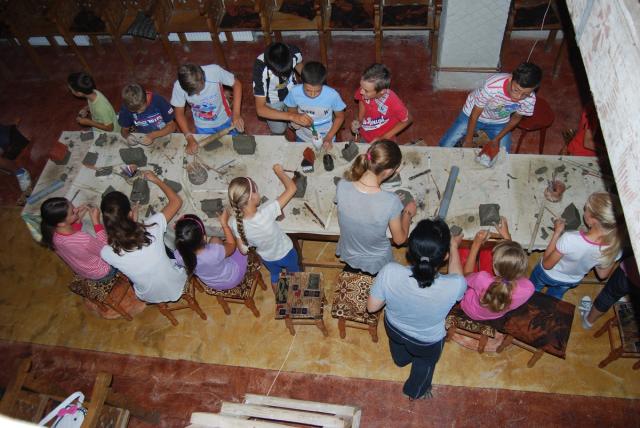 Tainele Culturii Cucuteni, în mâinile copiilor din Cornet