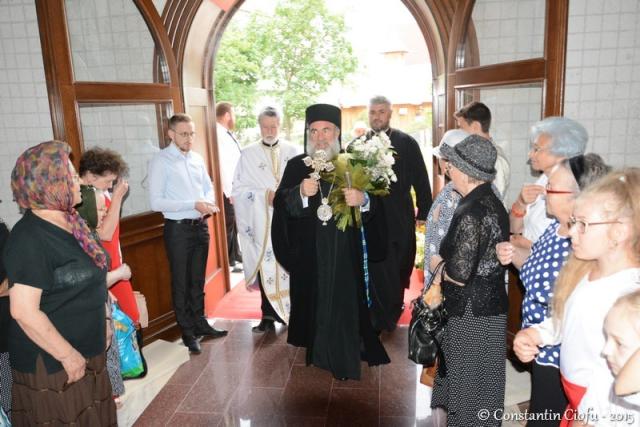 Vecernie arhierească în Biserica "Sfântul Iulian din Tars" (GALERIE FOTO)