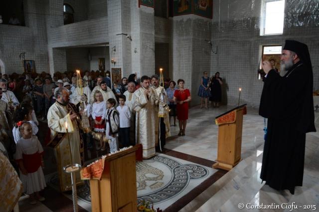 Vecernie arhierească în Biserica "Sfântul Iulian din Tars" (GALERIE FOTO)