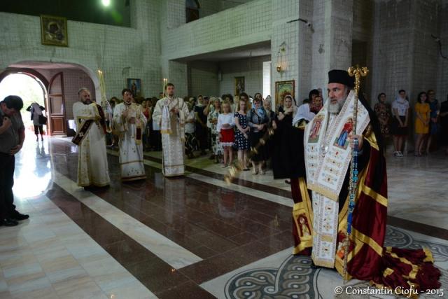 Vecernie arhierească în Biserica "Sfântul Iulian din Tars" (GALERIE FOTO)