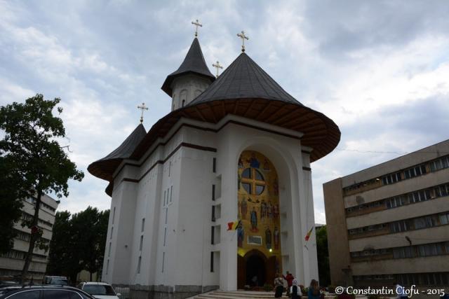 Vecernie arhierească în Biserica "Sfântul Iulian din Tars" (GALERIE FOTO)