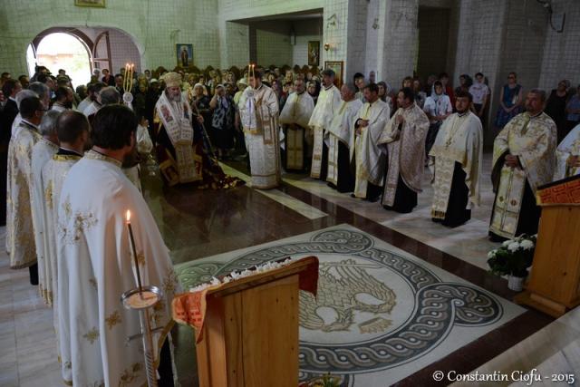 Vecernie arhierească în Biserica "Sfântul Iulian din Tars" (GALERIE FOTO)