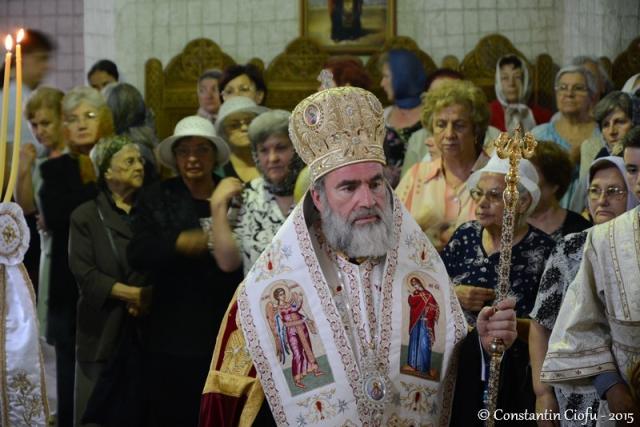 Vecernie arhierească în Biserica "Sfântul Iulian din Tars" (GALERIE FOTO)