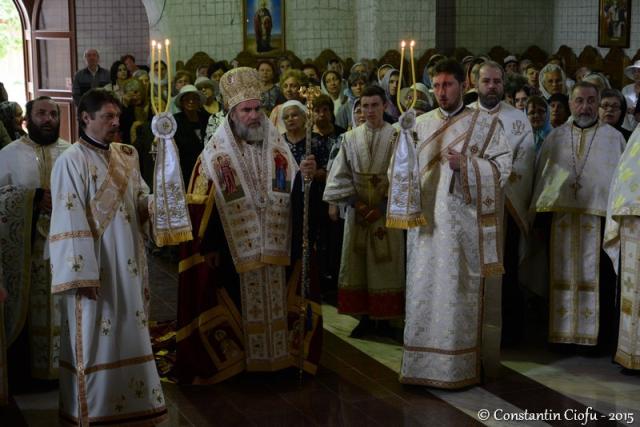 Vecernie arhierească în Biserica "Sfântul Iulian din Tars" (GALERIE FOTO)