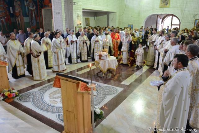 Vecernie arhierească în Biserica "Sfântul Iulian din Tars" (GALERIE FOTO)