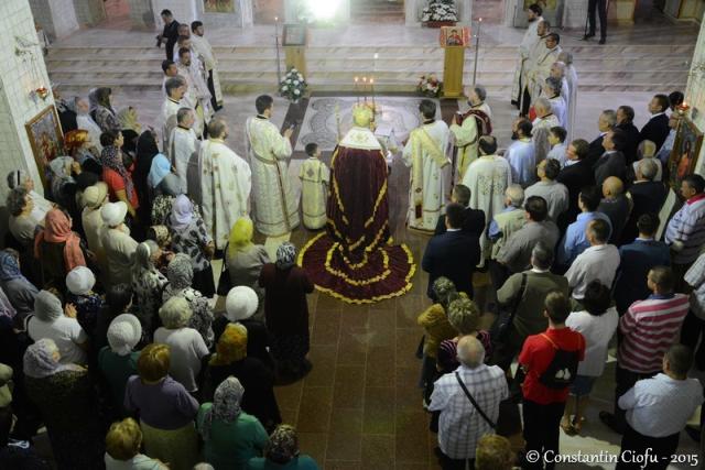 Vecernie arhierească în Biserica "Sfântul Iulian din Tars" (GALERIE FOTO)
