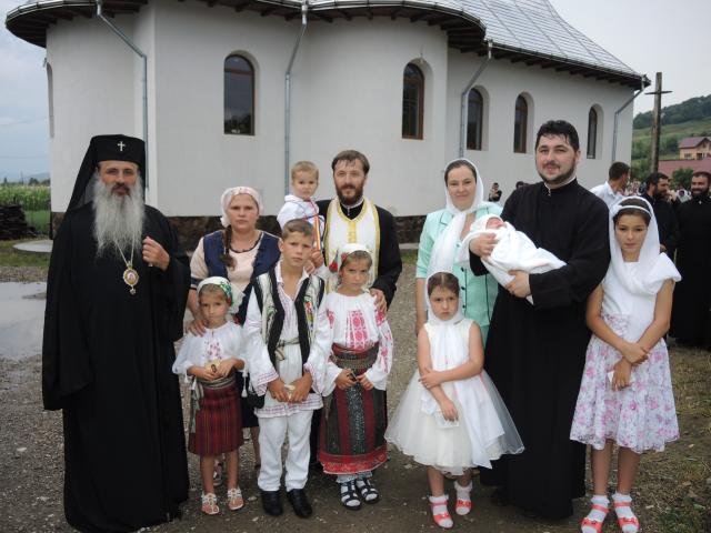 IPS Mitropolit Teofan a sfințit un altar de vară în Parohia Podoleni II