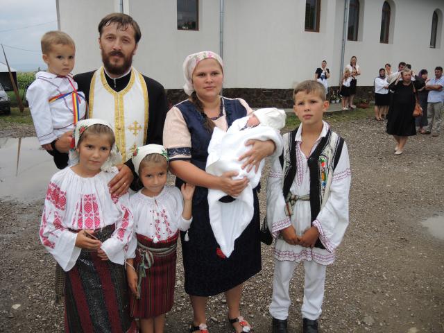 IPS Mitropolit Teofan a sfințit un altar de vară în Parohia Podoleni II