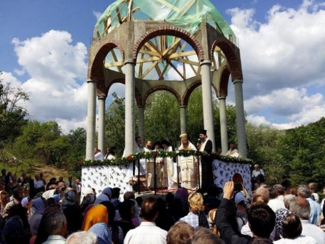 Hram la Schitul Frumoasa, în ziua pomenirii Sfântului Atanasie Atonitul
