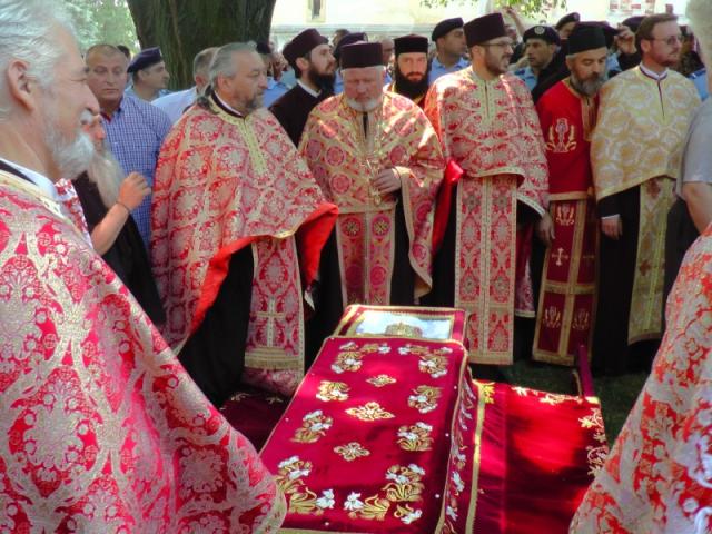 Peste 20.000 de credincioși s-au rugat Sfântului Ioan cel Nou de la Suceava (GALERIE FOTO)