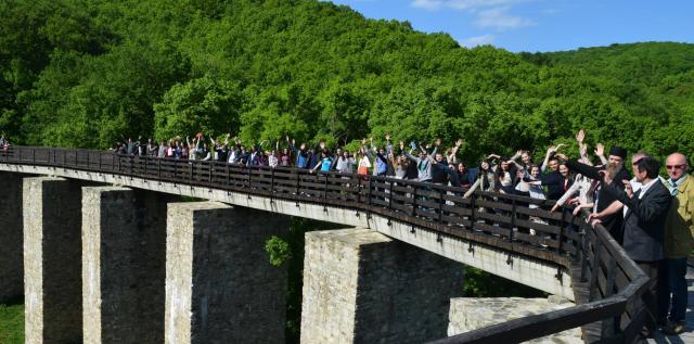 50 de tineri din Iași pornesc într-un pelerinaj pedestru la Sărbătorile Sfinților Nemțeni