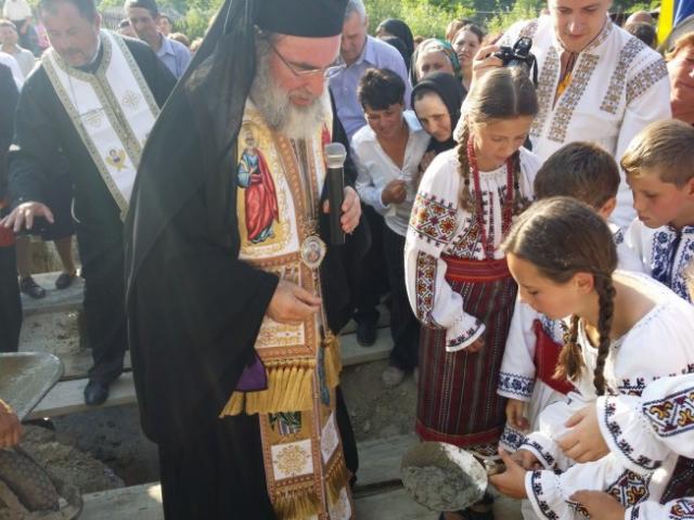 Piatră de temelie pentru o nouă biserică în Parohia Verșești