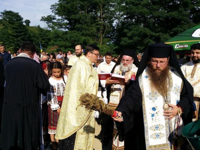 Piatră de temelie pentru o nouă biserică în Parohia Verșești