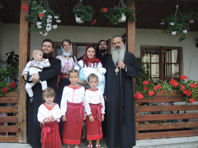 IPS Mitropolit Teofan a sfințit un altar de vară în Parohia Podoleni II