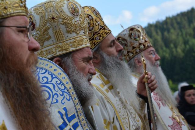 Slujbe arhierești oficiate în cinstea Părintelui Nicodim Măndiță
