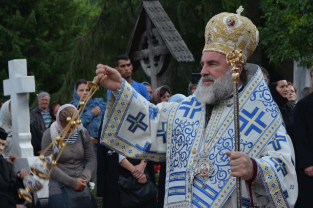 Slujbe arhierești oficiate în cinstea Părintelui Nicodim Măndiță