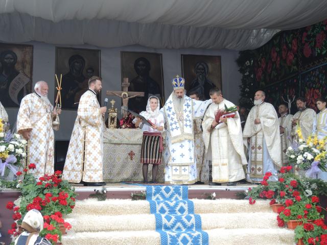 IPS Teofan: „Fără Lumina care este Hristos, orbecăim, parcurgând drumuri care nu duc nicăieri”
