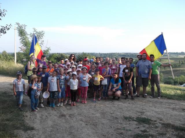 „Tabăra din pridvorul satului”, în parohia Comănești