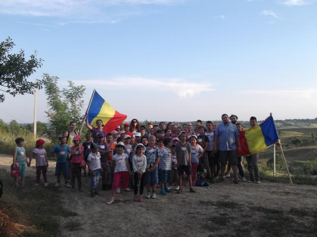 „Tabăra din pridvorul satului”, în parohia Comănești