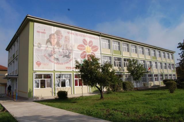 Noi săli de clasă pentru elevii și profesorii școlii „Sfântul Antim” din Timișoara