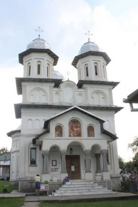 Liturghie Arhierească la hramul Mănăstirii Slănic