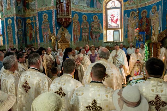 Liturghie arhierească și lansare de carte, cu ocazia împlinirii a 140 ani de la sfinţirea Catedralei din orașul Târgu Neamț