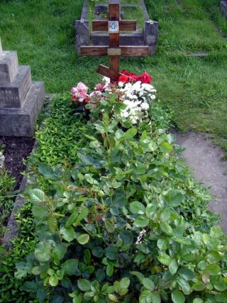 Mormântul mitropolitului Antonie de Suroj din cimitirul Brompton, Londra
