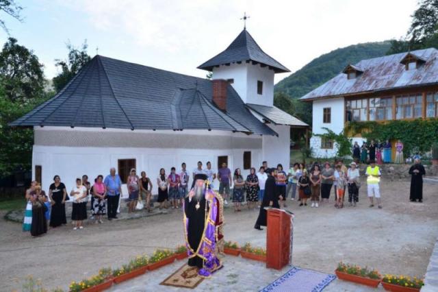 Ierarhul mehedințenilor va sluji la hramul mănăstirii Lainici