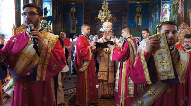 Slujbă arhierească la Mănăstirea Radu Negru