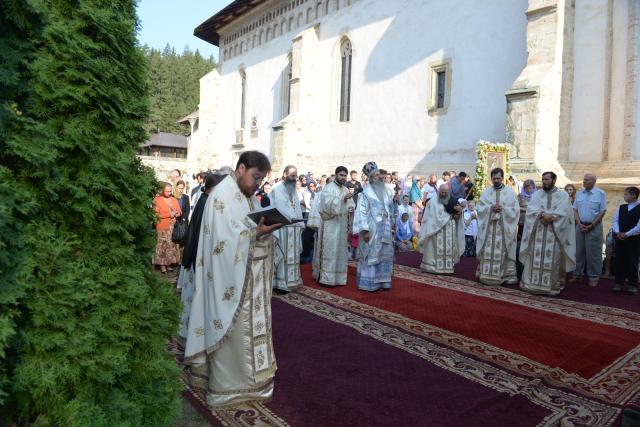 Sute de credincioși la hramul Mănăstirii Bistrița