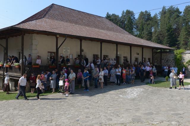 Sute de credincioși la hramul Mănăstirii Bistrița